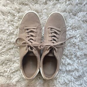 Casual sneakers size 6.5